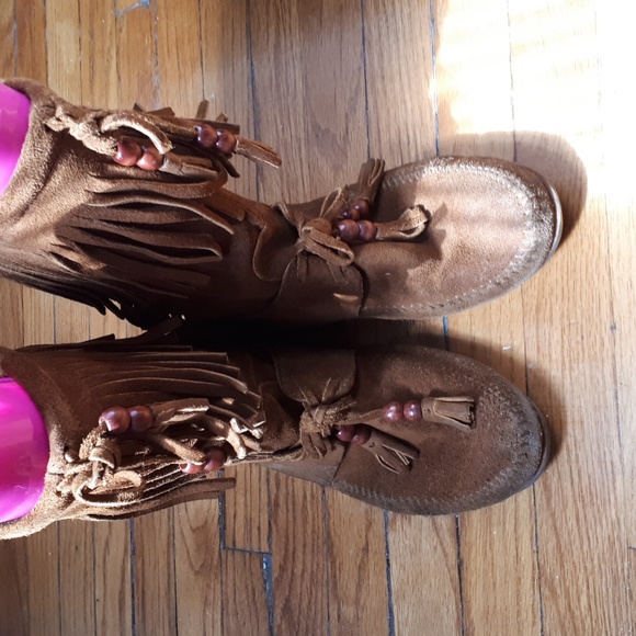 Minnetonka Moccasins Woodstock Chestnut Boots - Picture 3 of 11